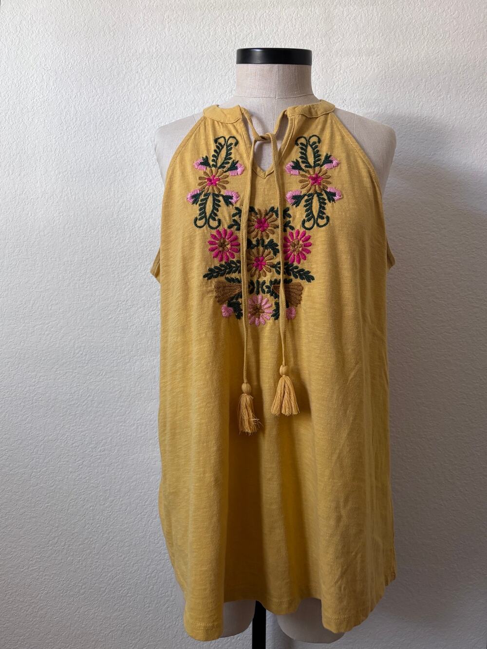 Keep In Touch - NWOT 100% Cotton Boho Embroidered Halter Tank Size XL